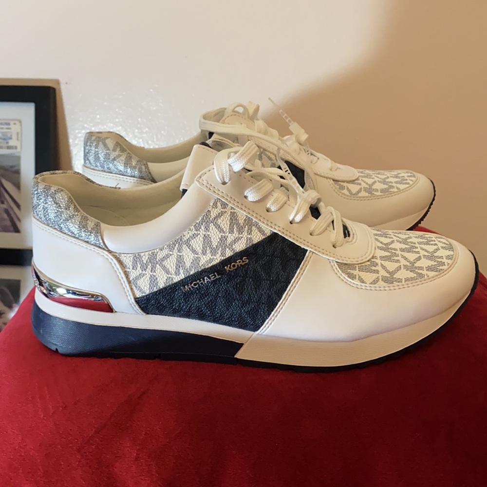 MICHAEL KORS Shoes - Picture 2 of 4